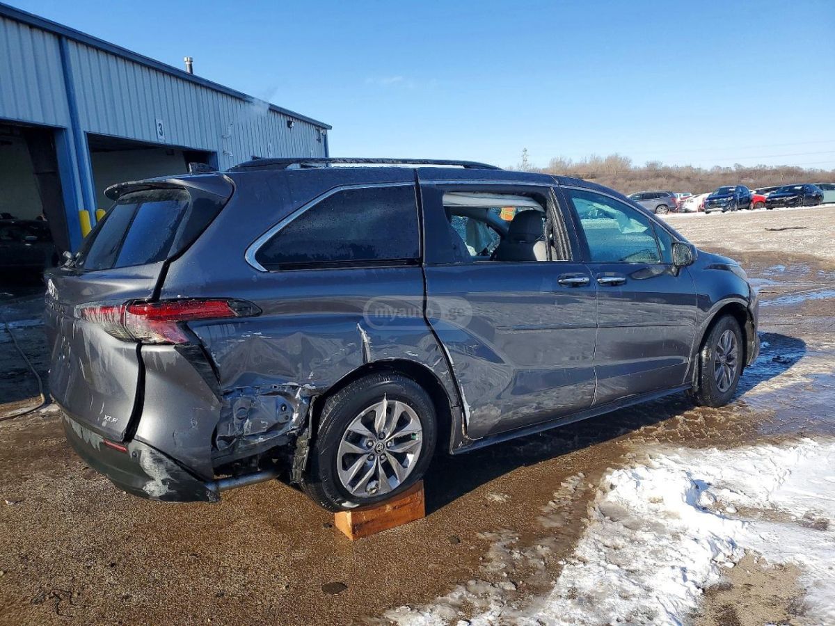 Toyota Sienna 2025 — миниатюра 3