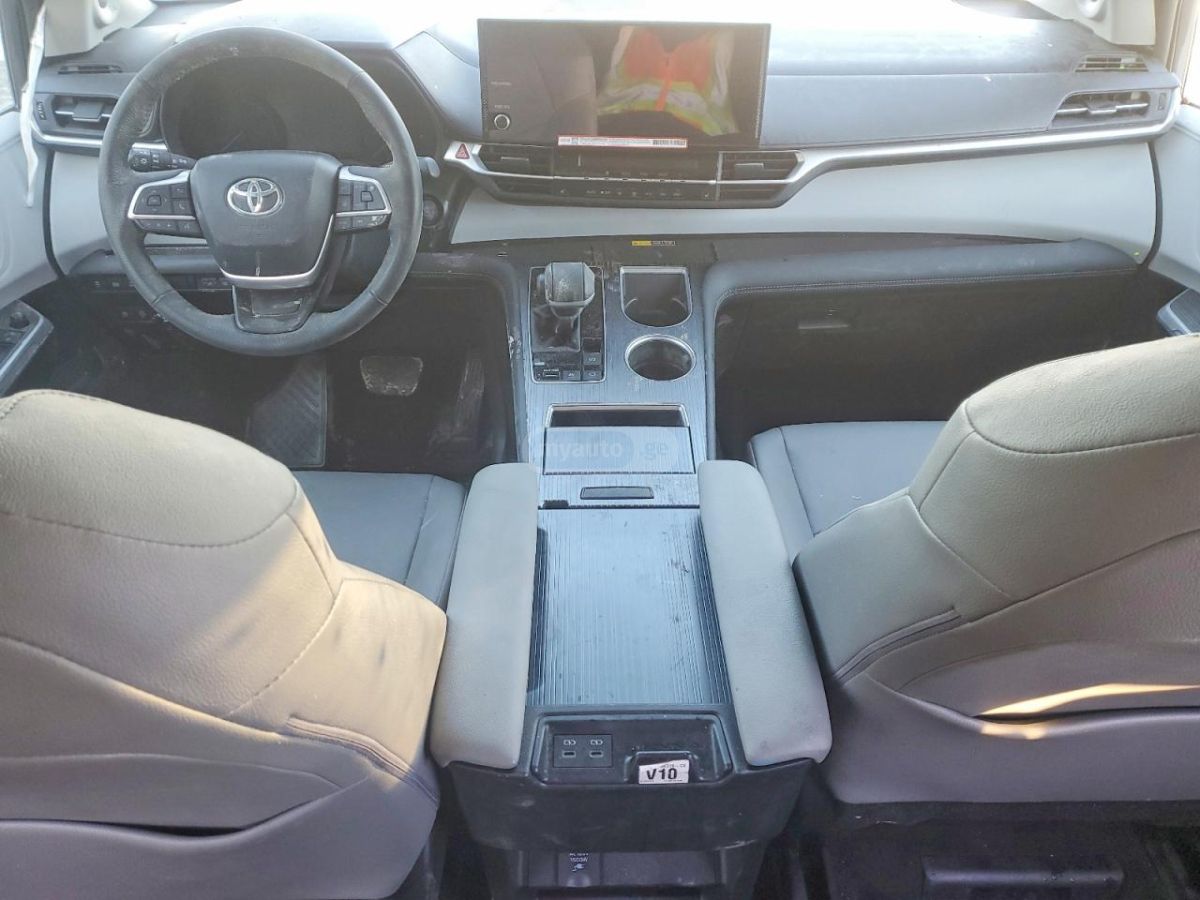 Toyota Sienna 2025 — миниатюра 8