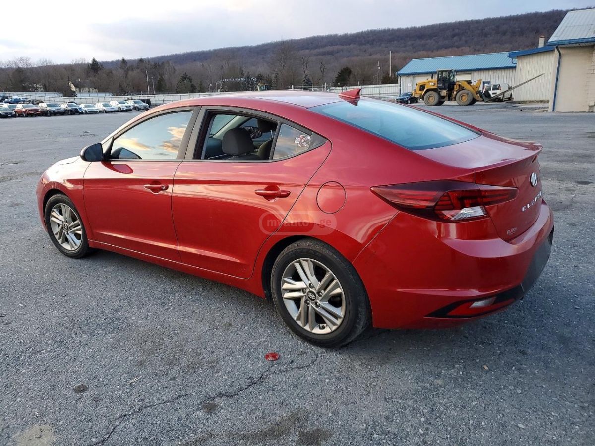 Hyundai Elantra - фото 1