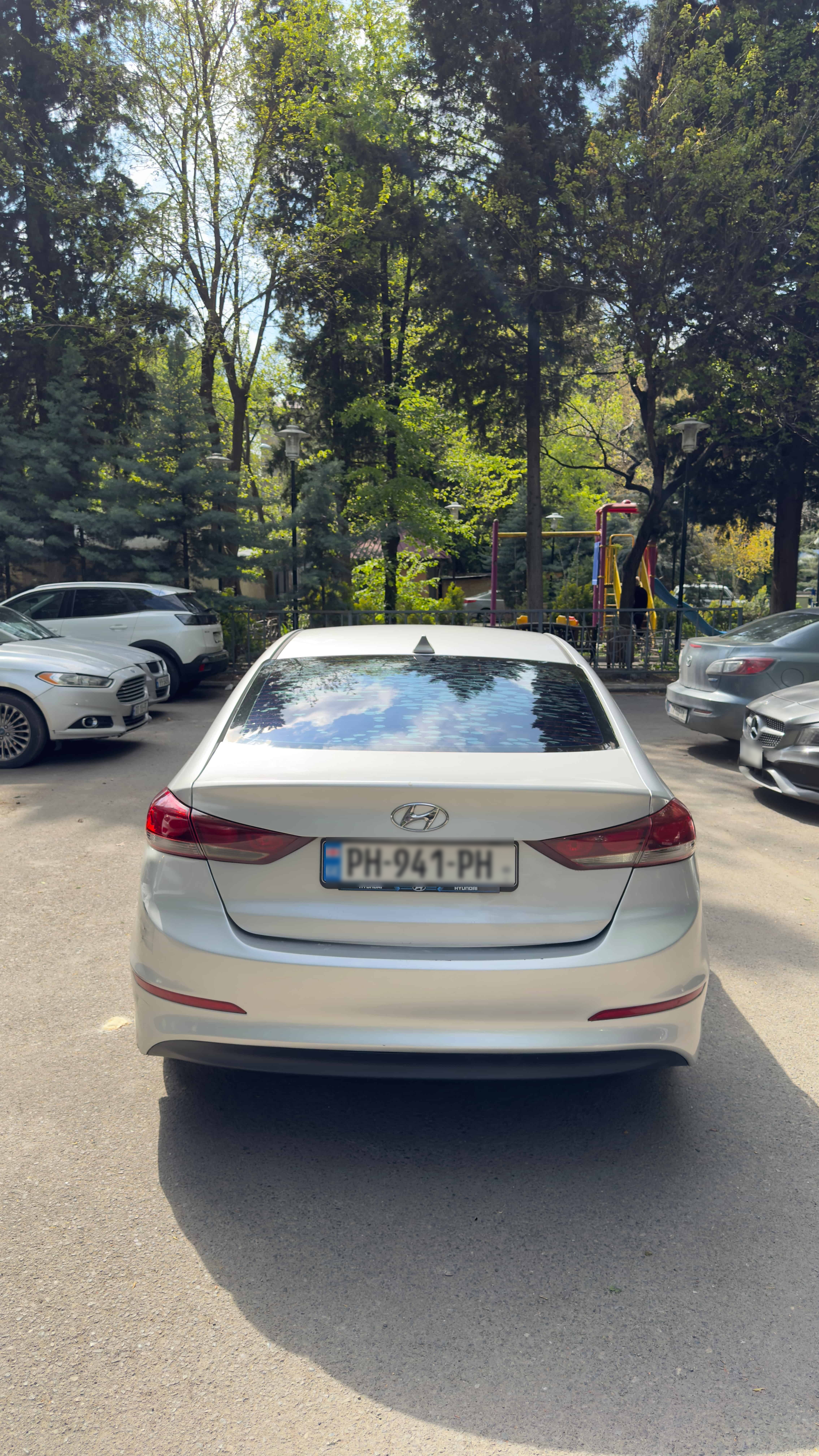 Hyundai Elantra - фото 3