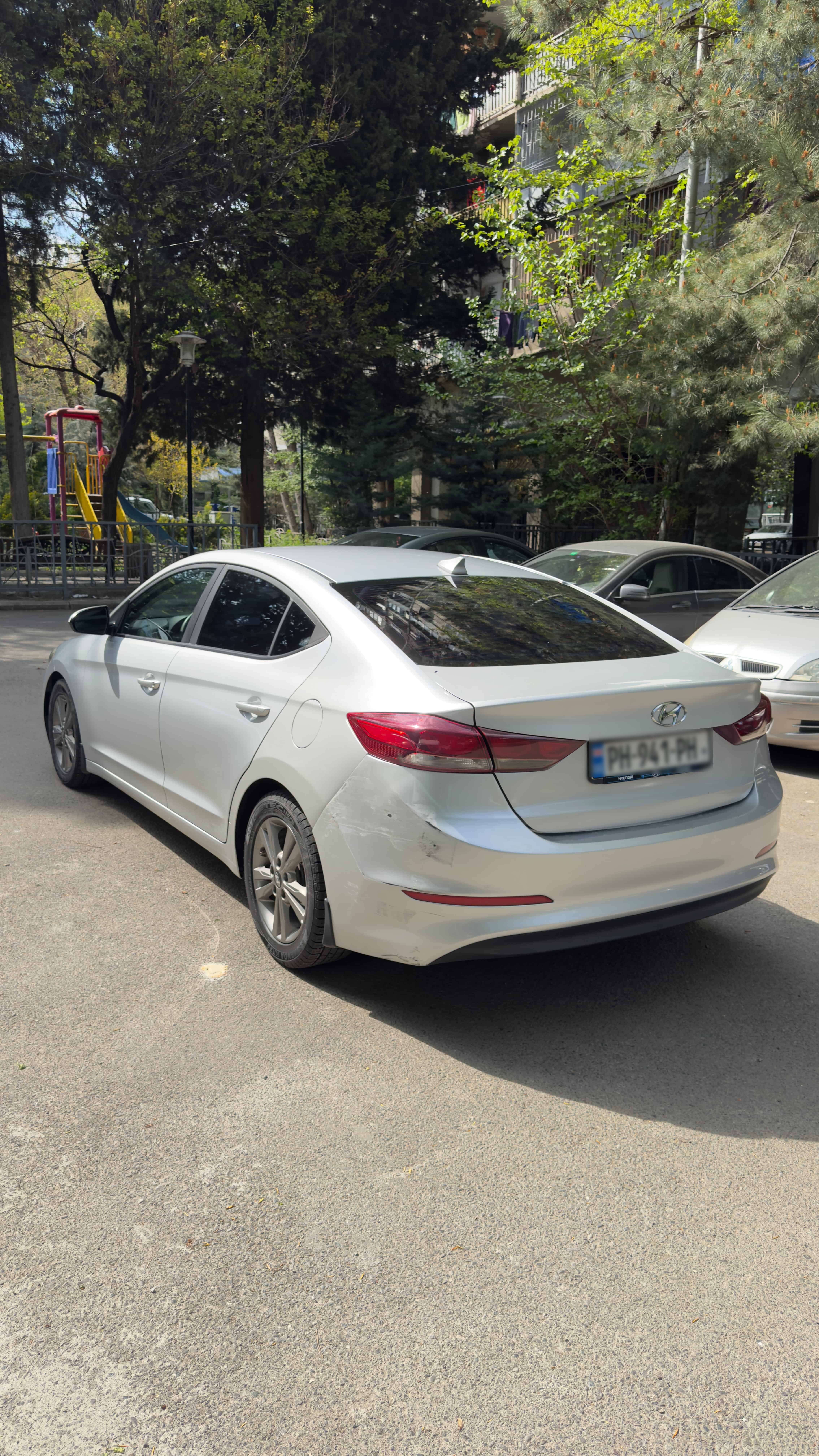 Hyundai Elantra - фото 7