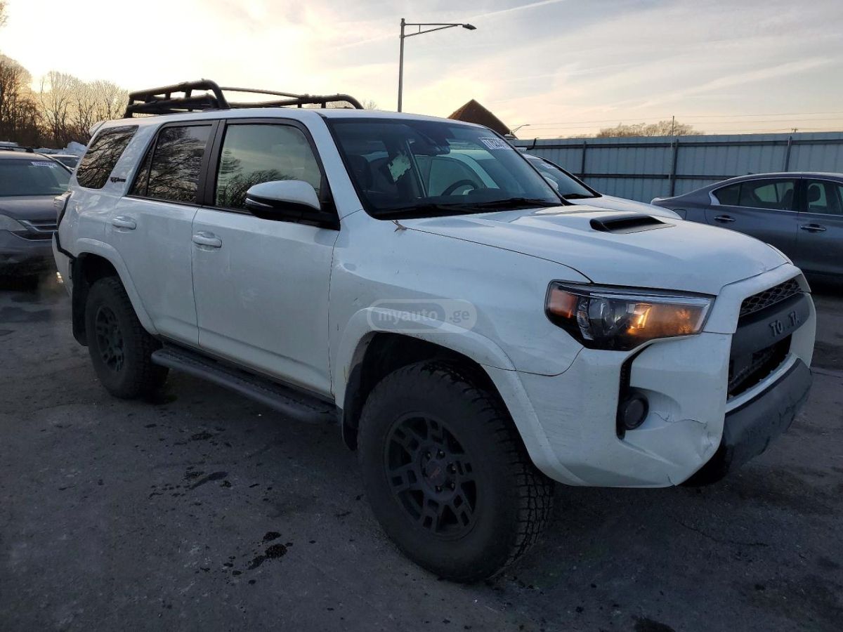 Toyota 4 Runner - фото 4