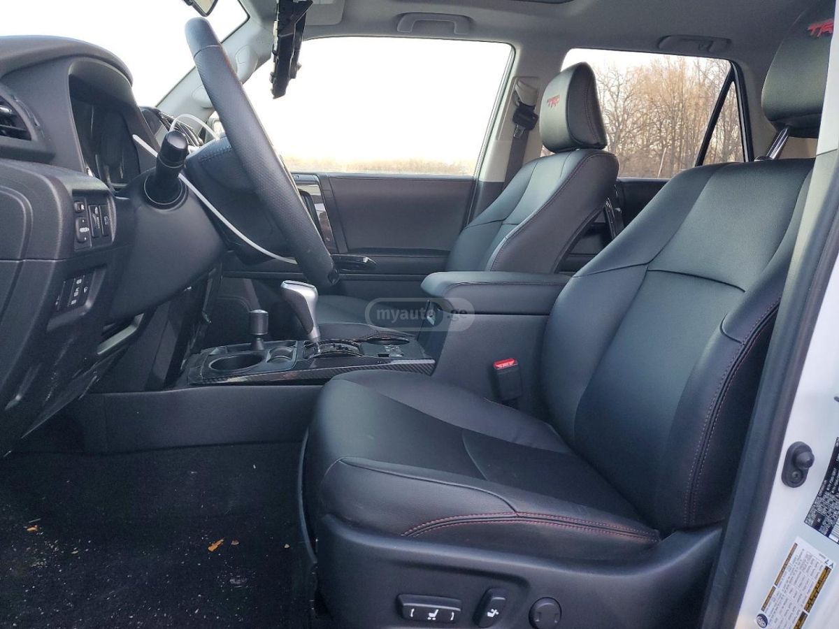 Toyota 4 Runner - фото 7
