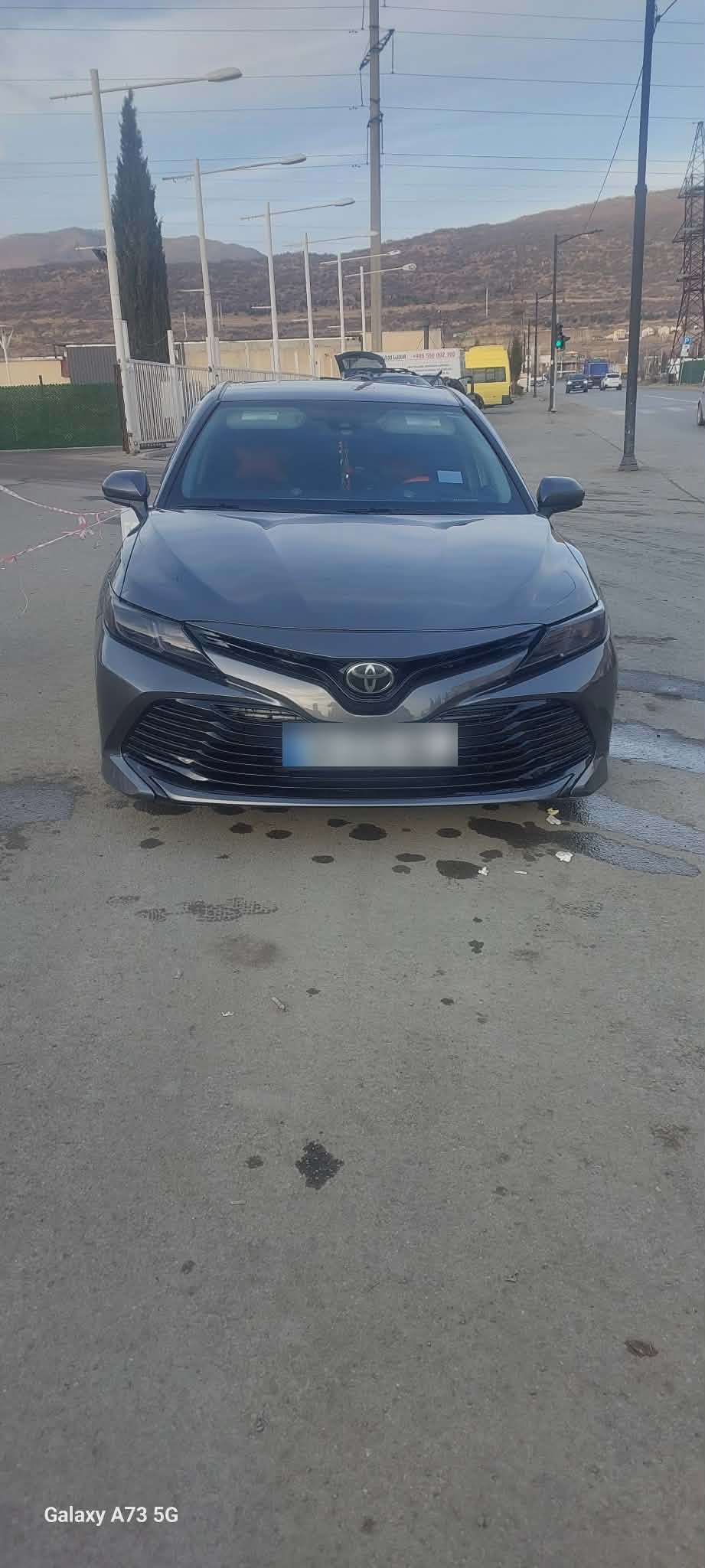 Toyota Camry - фото 1