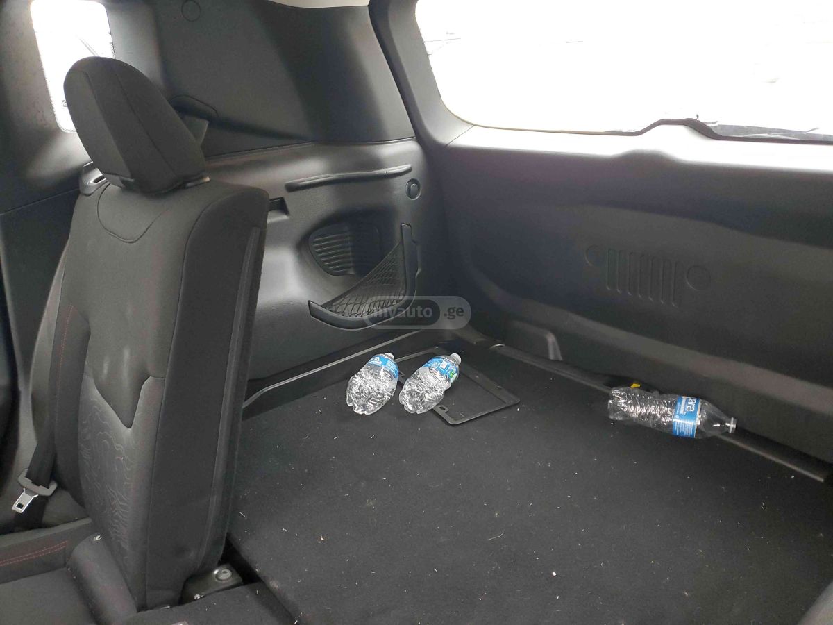 Jeep Renegade - фото 13