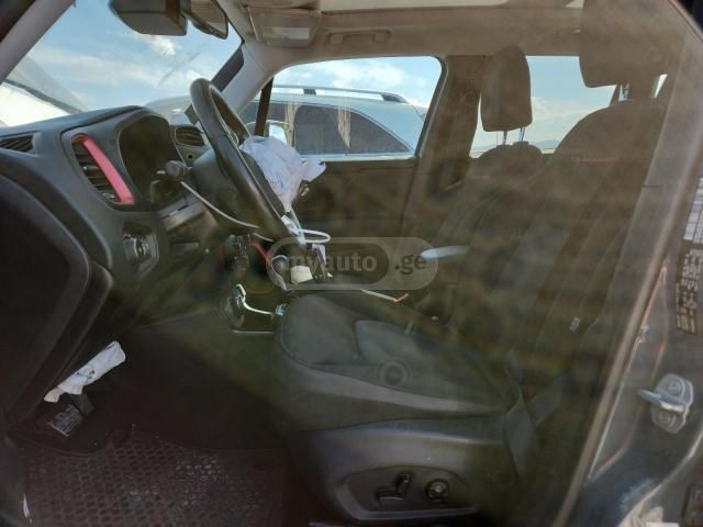 Jeep Renegade - фото 5