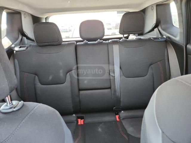 Jeep Renegade - фото 7