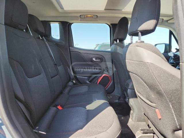 Jeep Renegade - фото 8