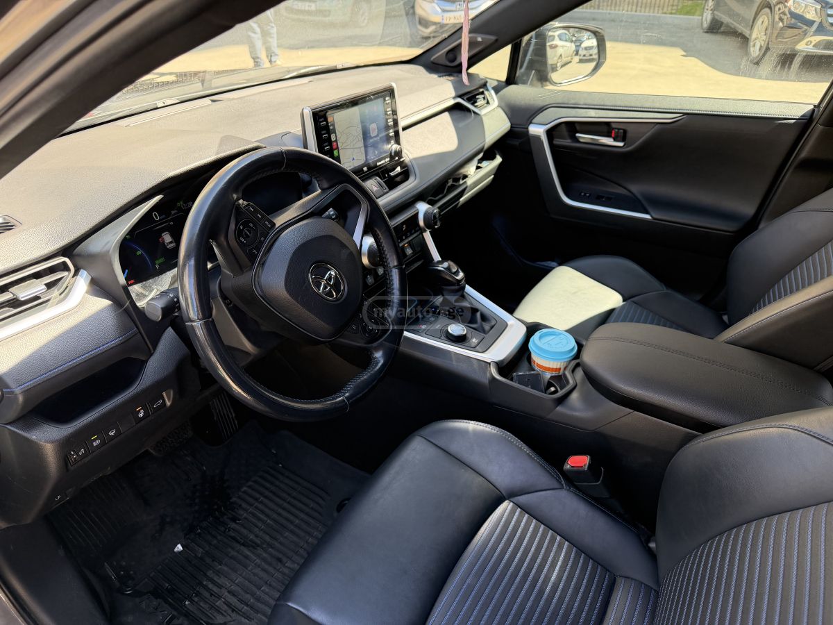 Toyota Rav 4 - фото 4
