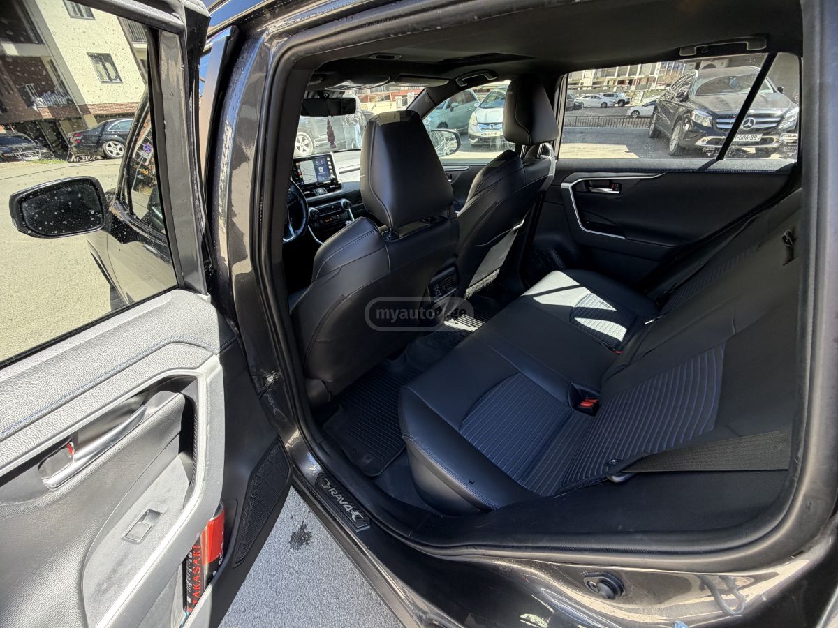 Toyota Rav 4 - фото 7