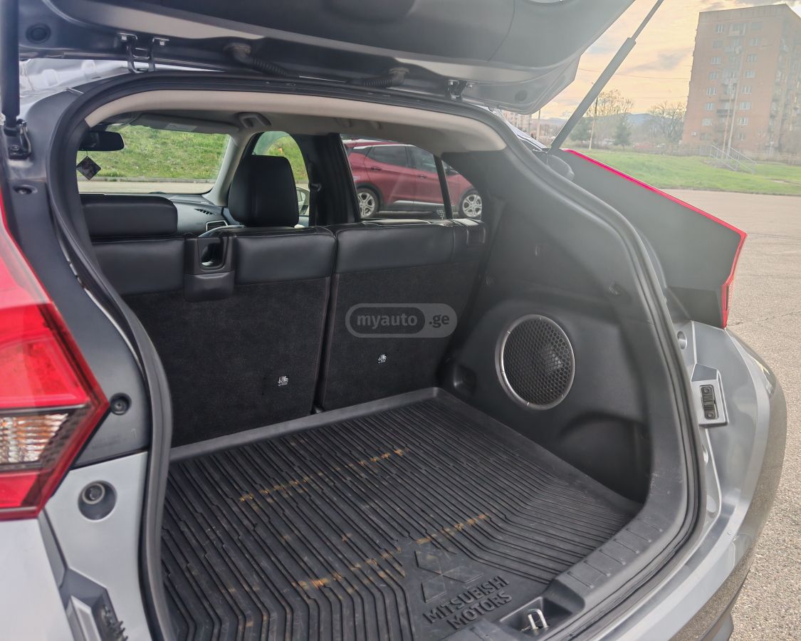 Mitsubishi Eclipse Cross - фото 8