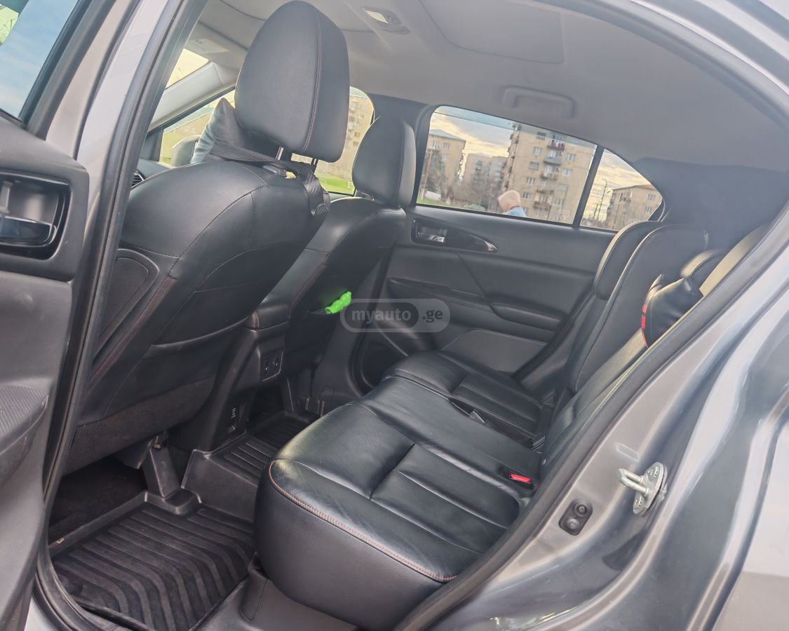 Mitsubishi Eclipse Cross - фото 9