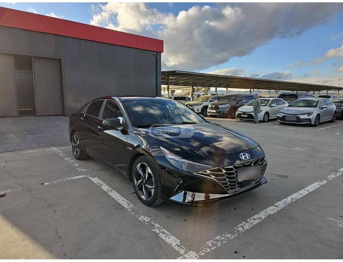 Hyundai Elantra - фото 3