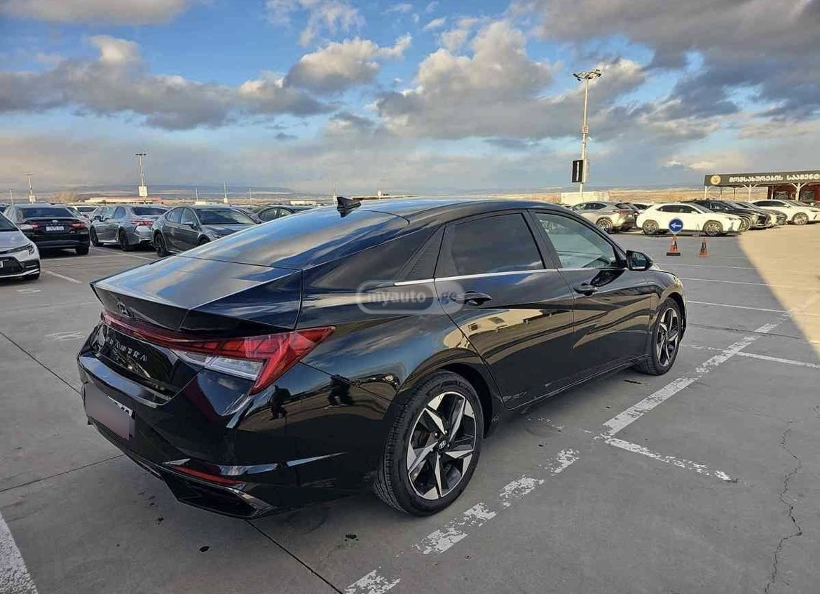 Hyundai Elantra - фото 4