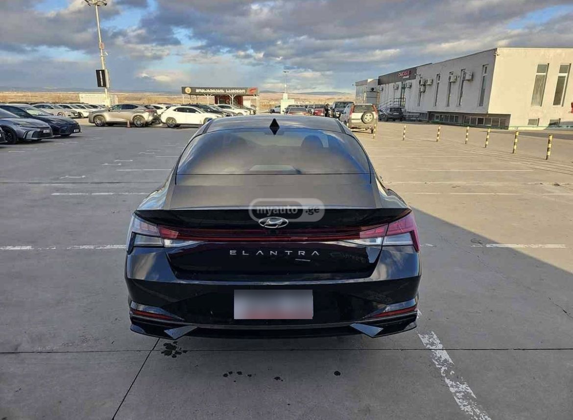 Hyundai Elantra - фото 5