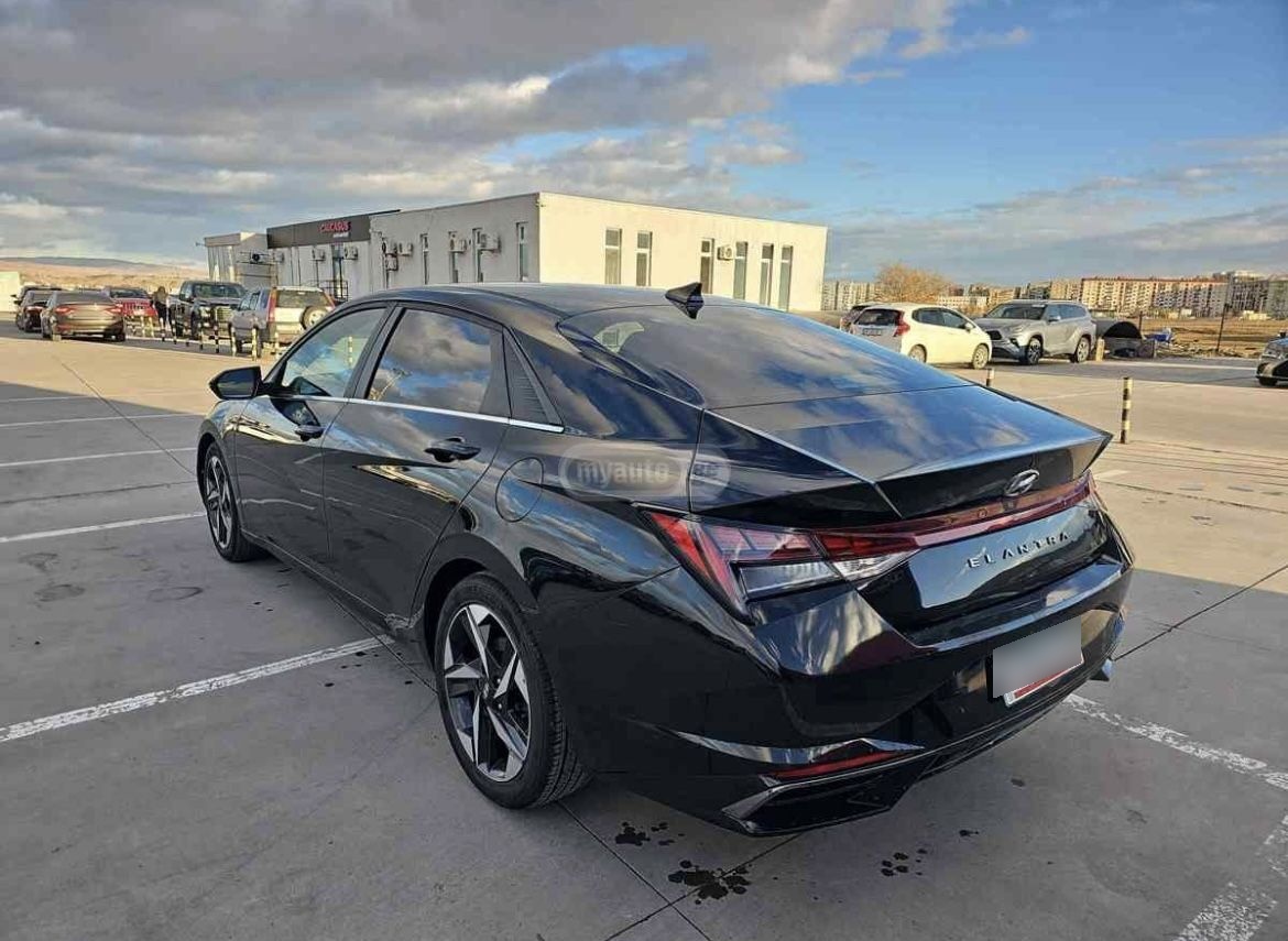 Hyundai Elantra - фото 6