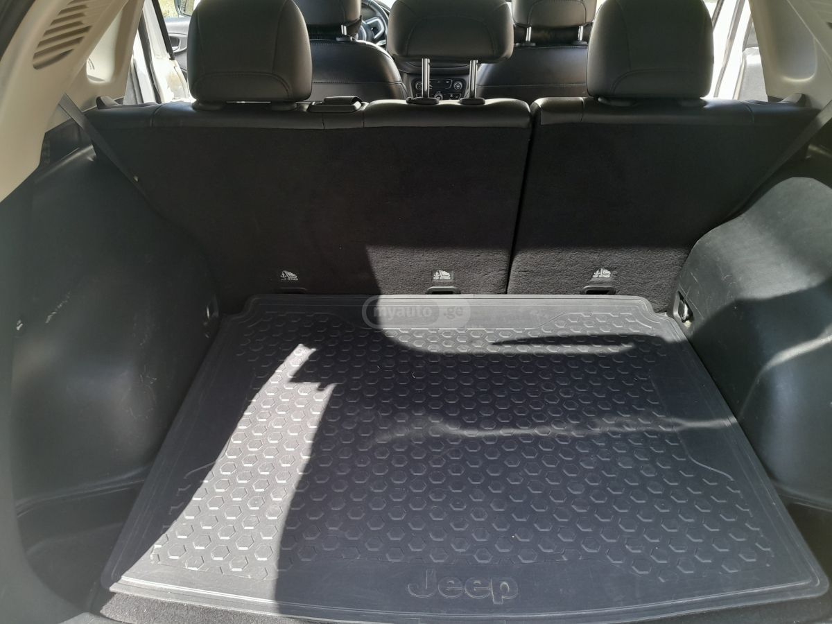 Jeep Compass - фото 12