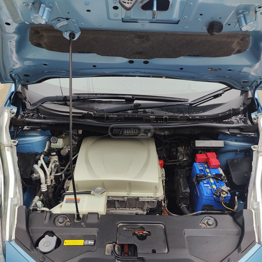 Nissan Leaf - фото 11