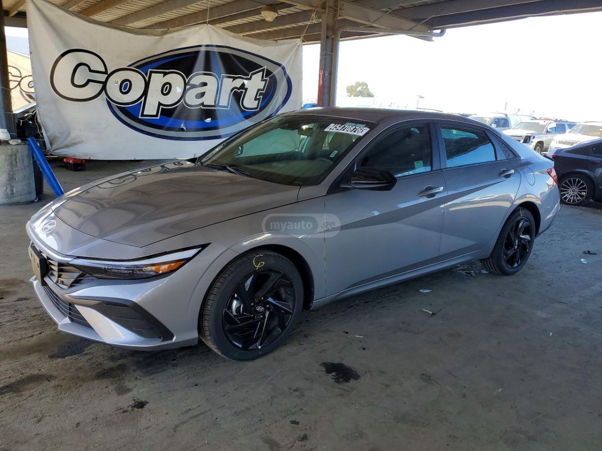 Hyundai Elantra - фото 1