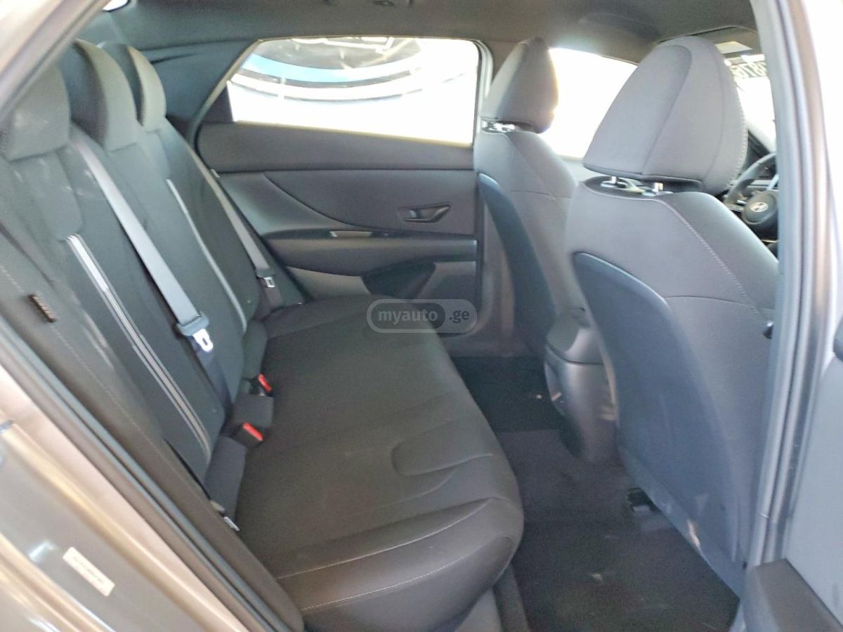 Hyundai Elantra - фото 10