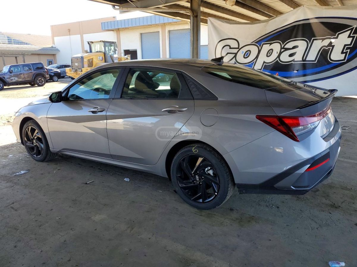 Hyundai Elantra - фото 2