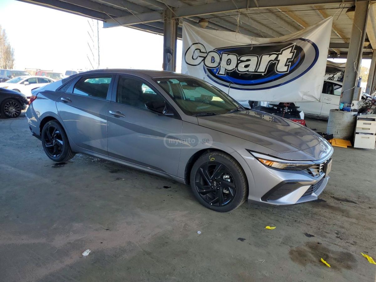 Hyundai Elantra - фото 4