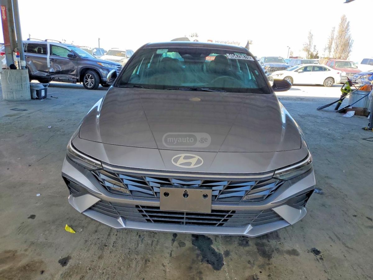 Hyundai Elantra - фото 5