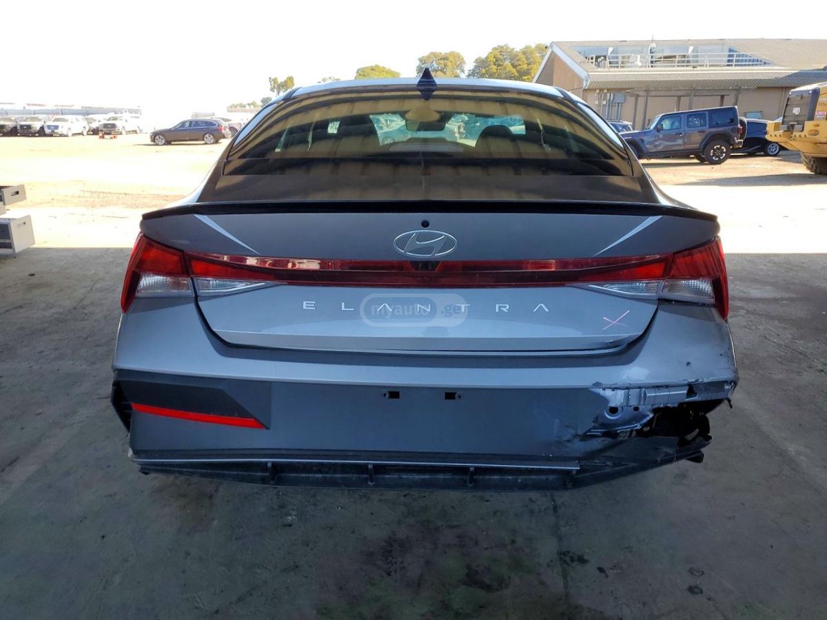 Hyundai Elantra - фото 6