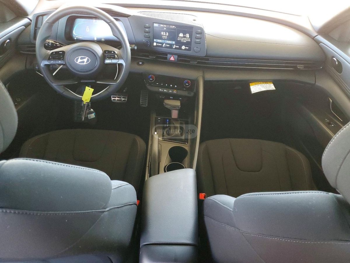 Hyundai Elantra - фото 8