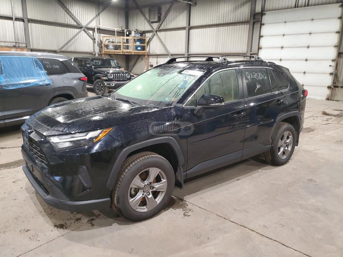 Toyota RAV 4 - фото 1