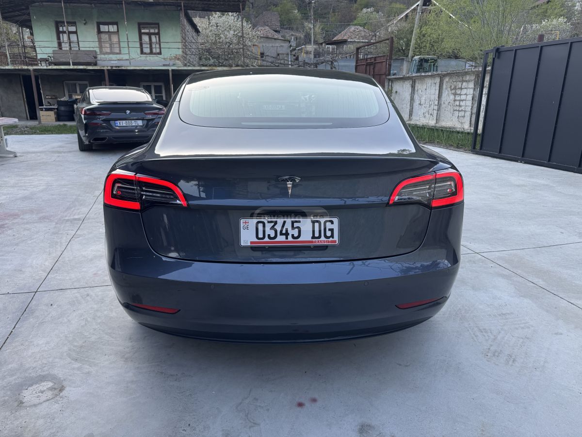 Tesla Model 3 - фото 10