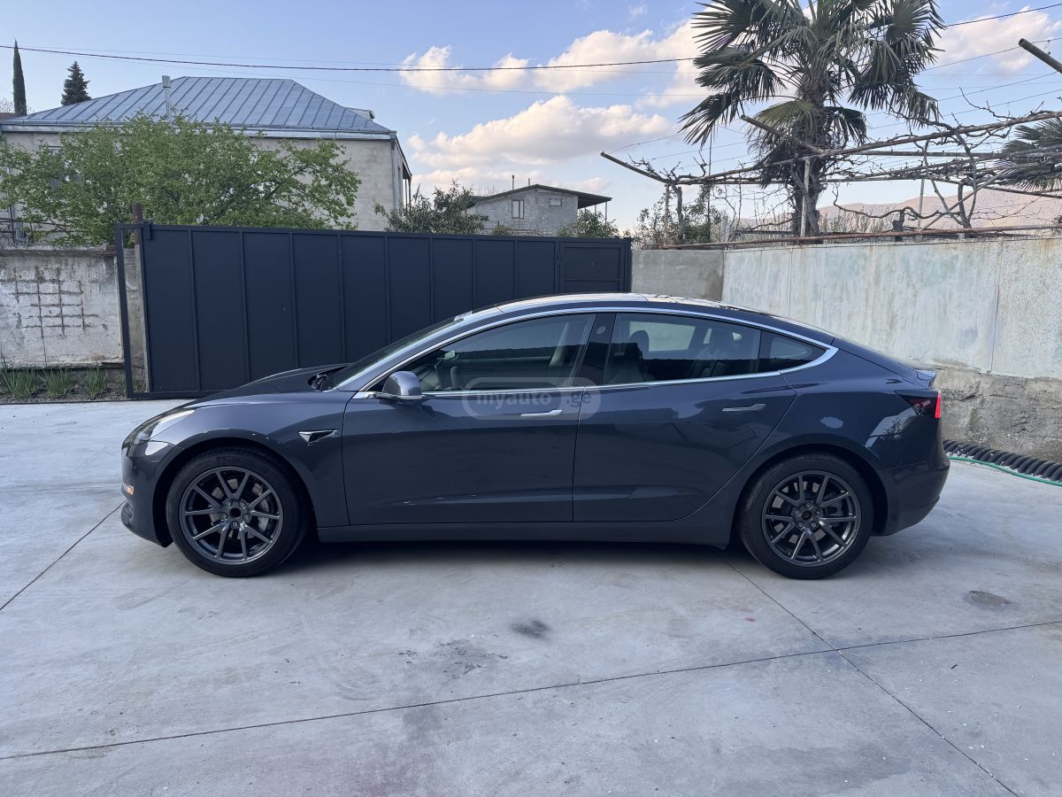 Tesla Model 3 - фото 9