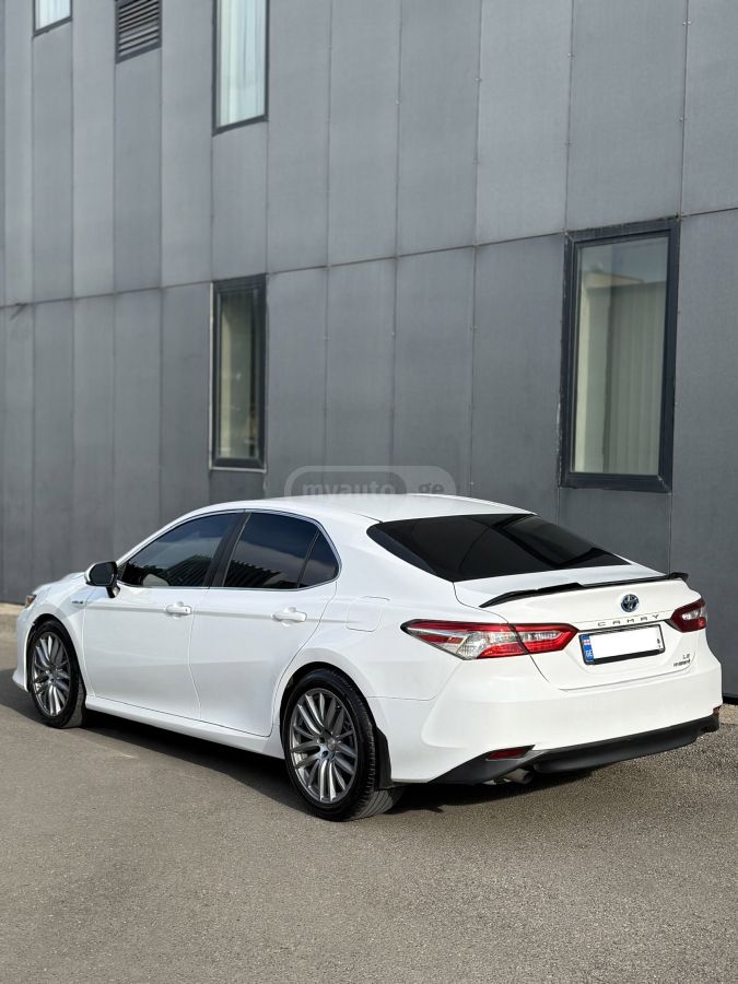 Toyota Camry - фото 2