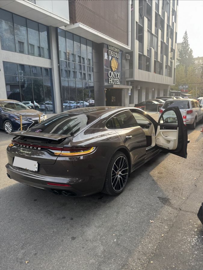 Porsche Panamera - фото 1
