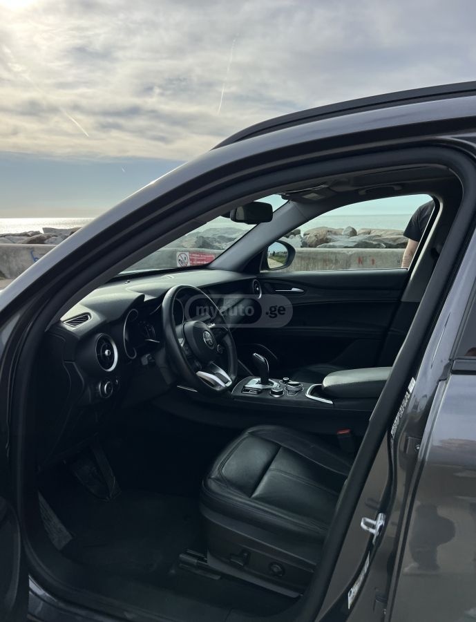 Alfa Romeo Stelvio - фото 13