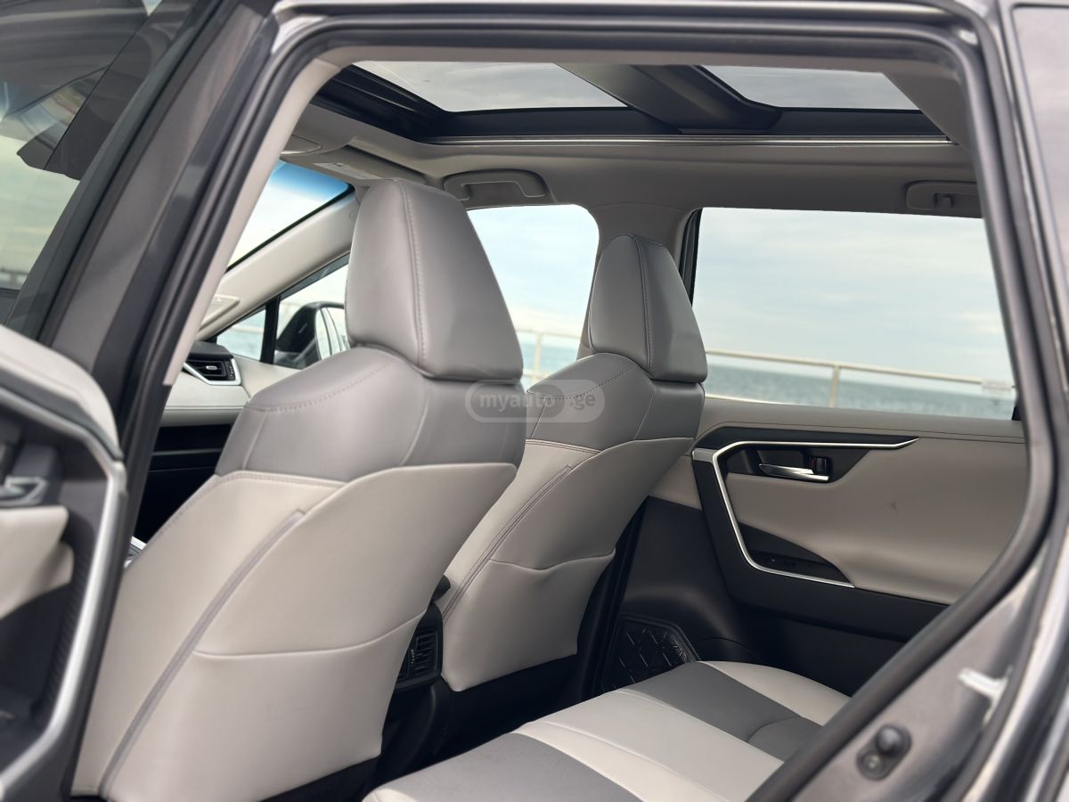 Toyota RAV 4 - фото 9