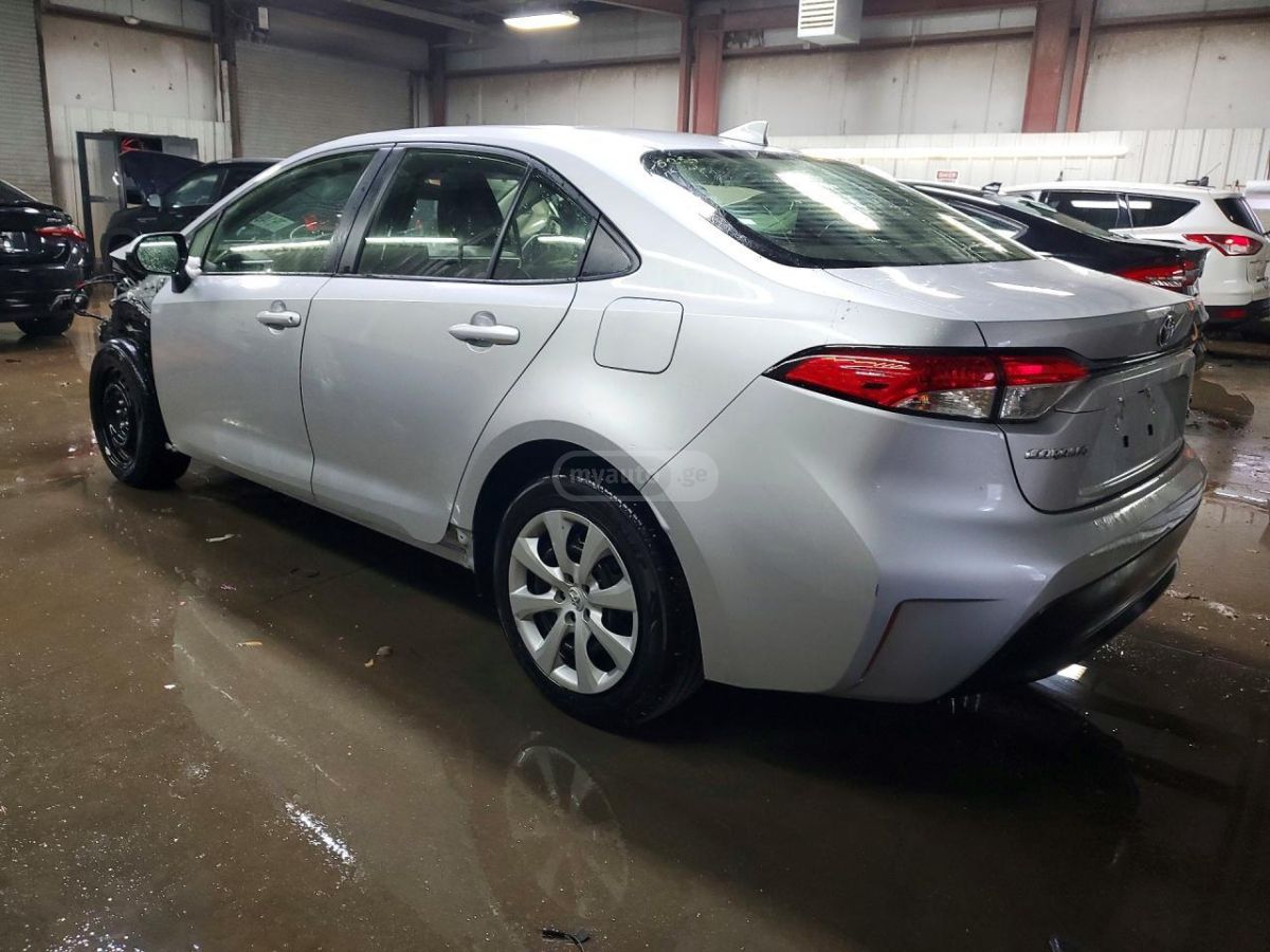 Toyota Corolla - фото 1