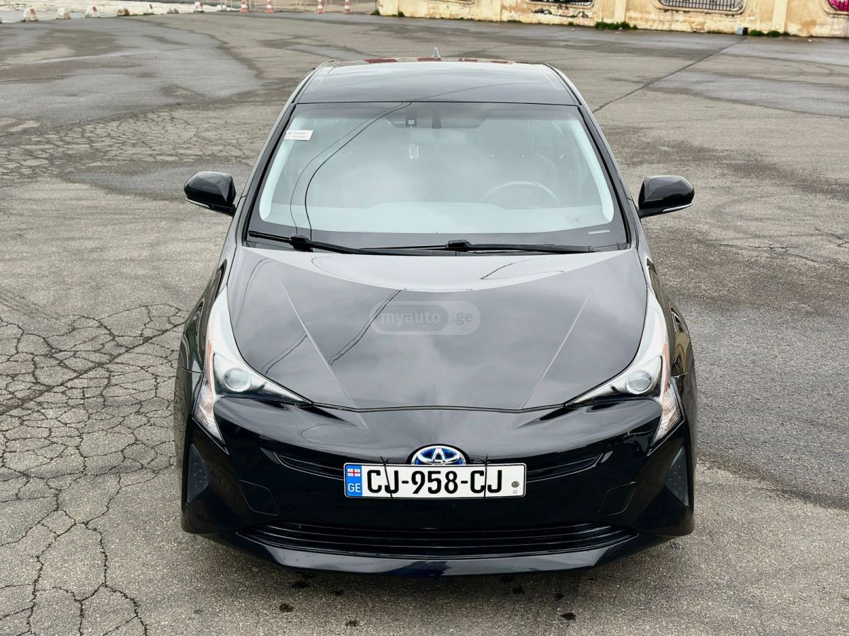 Toyota Prius - фото 1