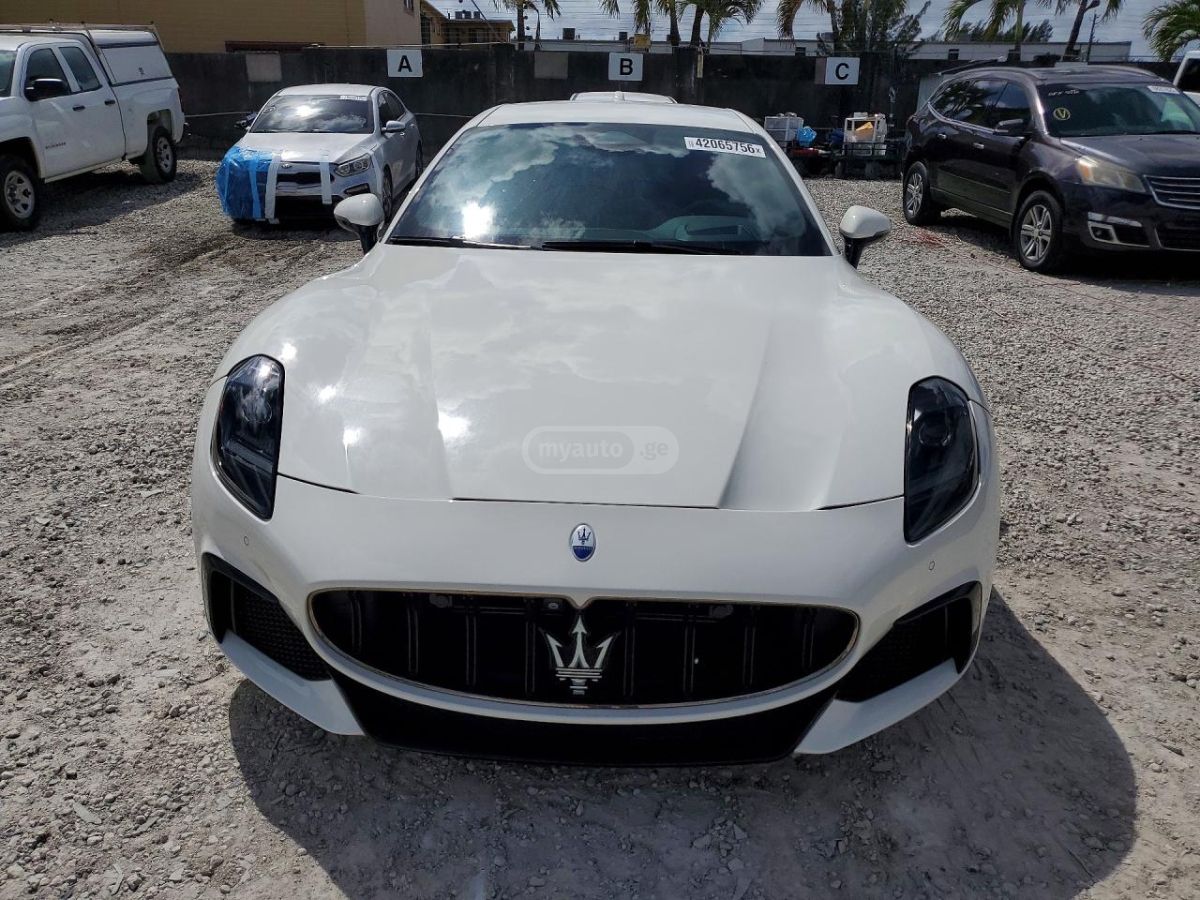 Maserati Gran Turismo 2024 — миниатюра 5