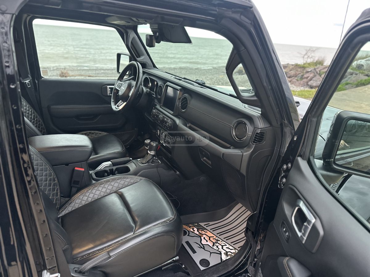 Jeep Wrangler - фото 14