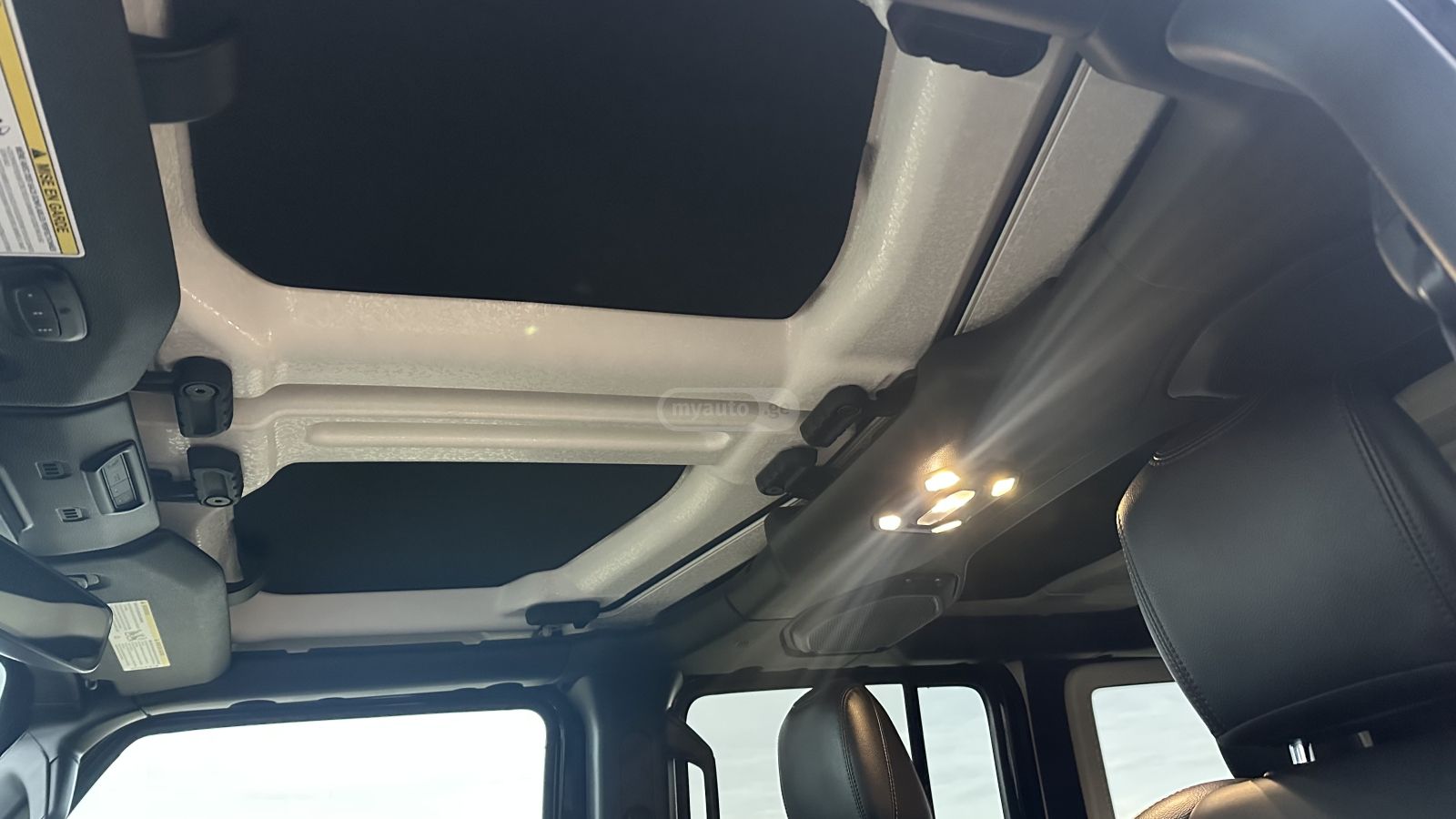 Jeep Wrangler - фото 15