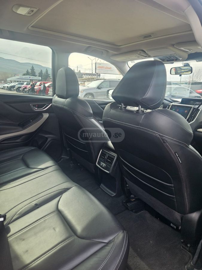 Subaru Limited 4dr All-Wheel Drive CV — миниатюра 6