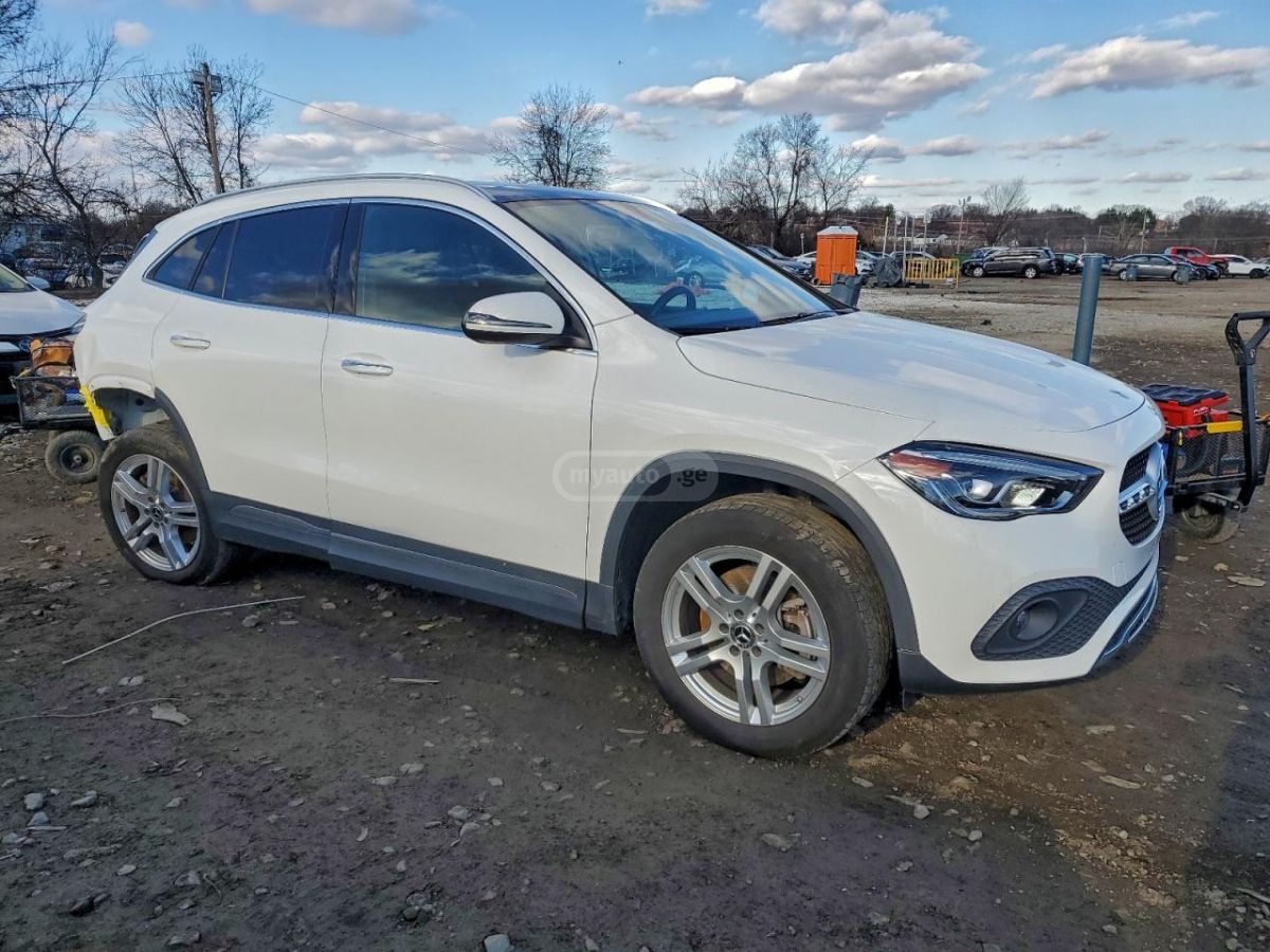 Mercedes-Benz GLA 250 - фото 4