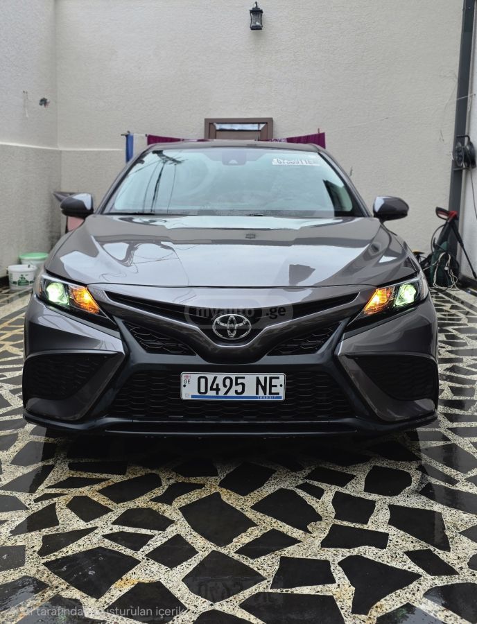Toyota Camry - фото 1