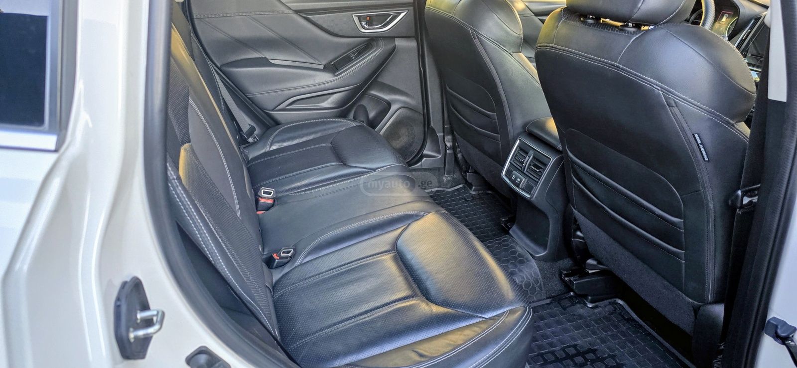 Subaru Limited 4dr All-Wheel Drive CV — миниатюра 9