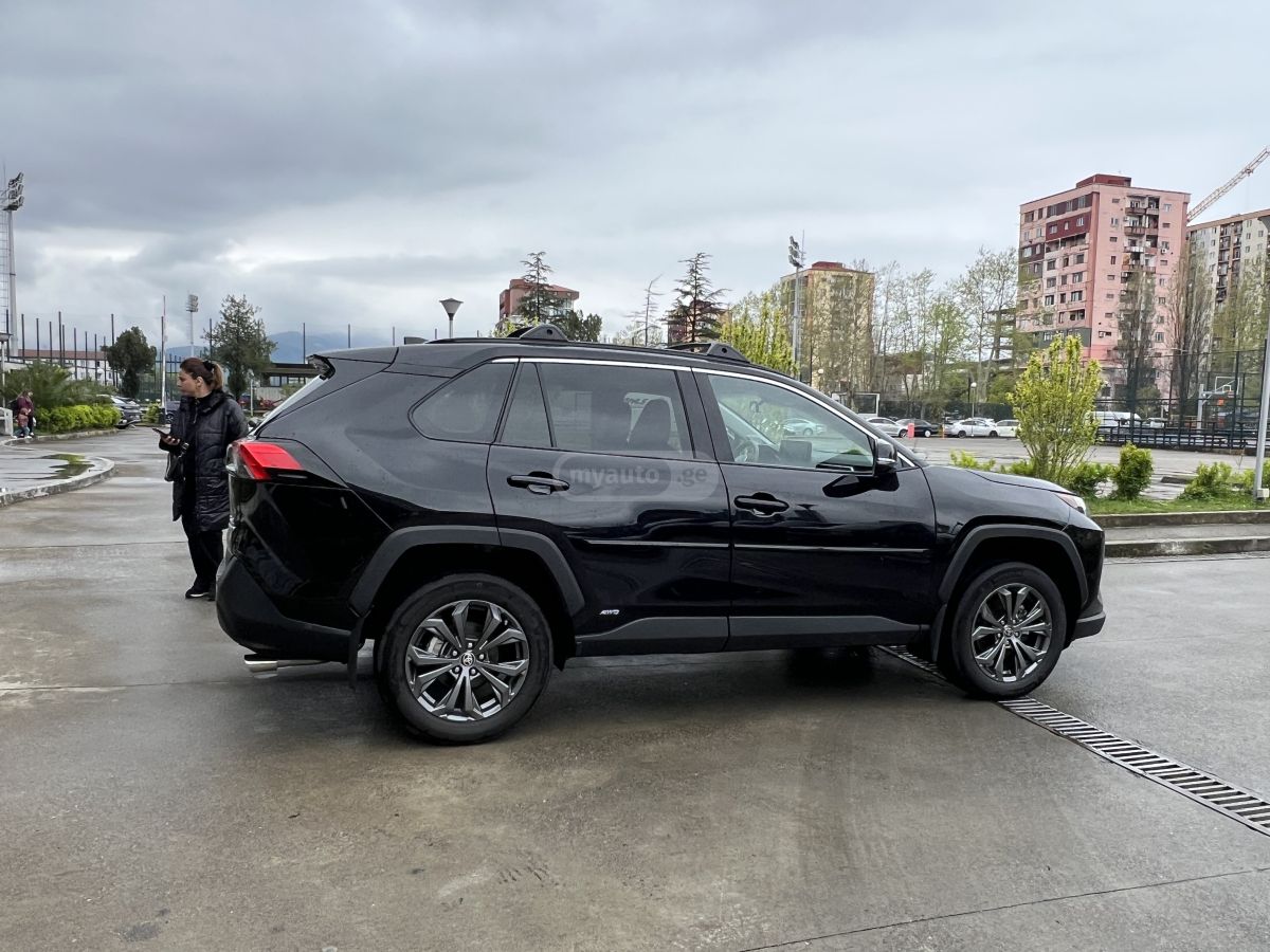 Toyota RAV 4 - фото 4