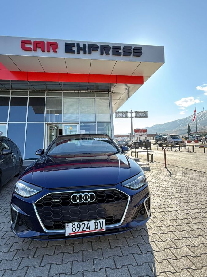 Audi A4 - фото 1