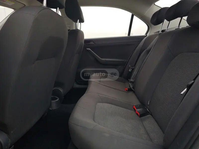 Volkswagen Jetta - фото 9