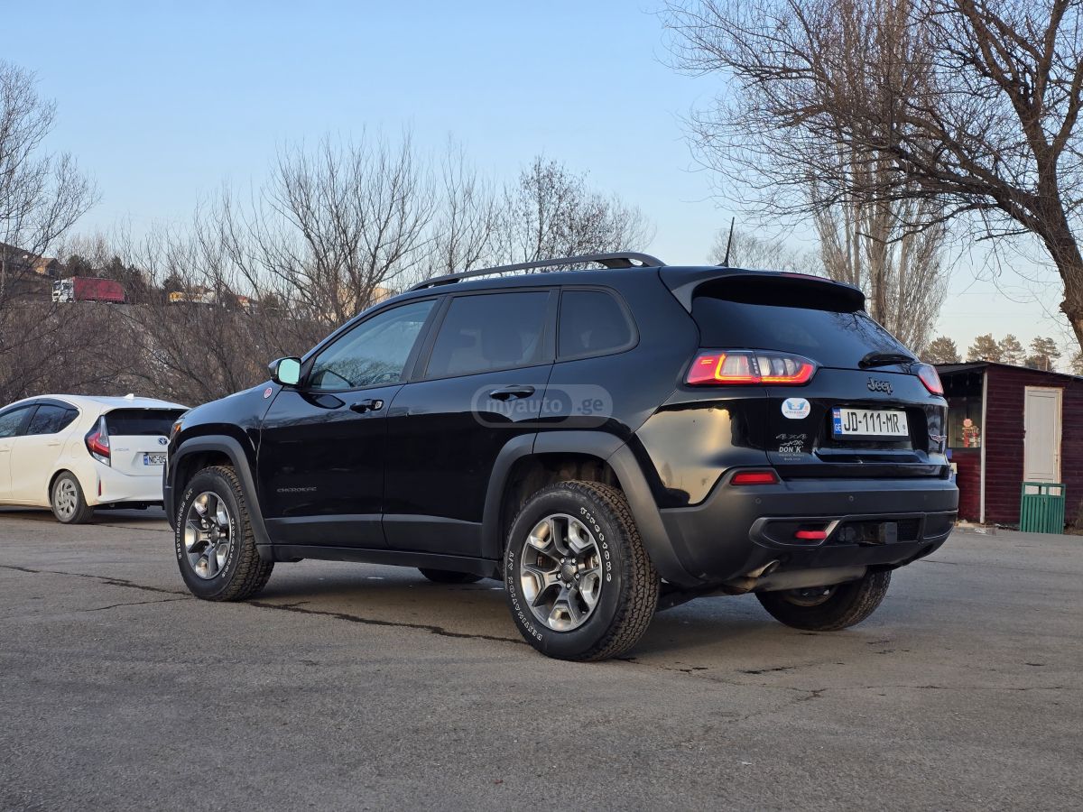 Jeep Cherokee - фото 1