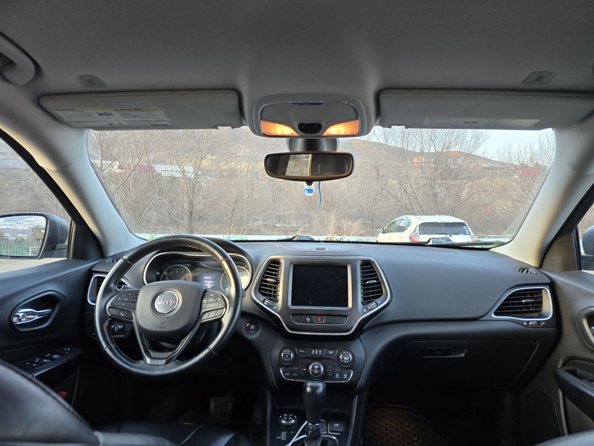 Jeep Cherokee - фото 10